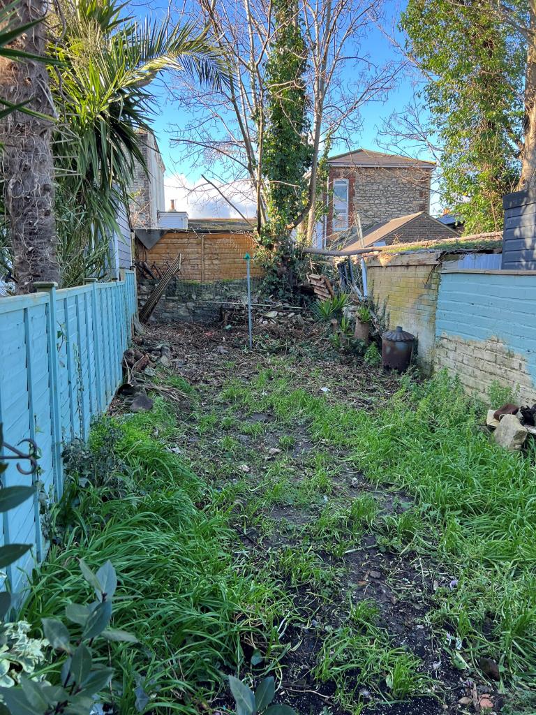 Lot: 77 - TWO-BEDROOM HOUSE FOR IMPROVEMENT -